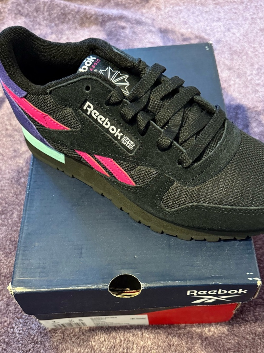 Reebok Classic Leather Women Black and Red Shoe Box Label
